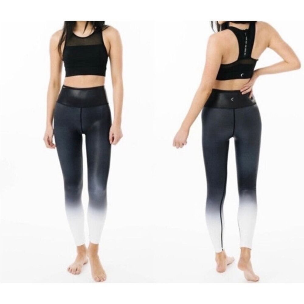 ZYIA Black Ombre Metallic Light Tight High Rise Crop Leggings Size 6 - 8